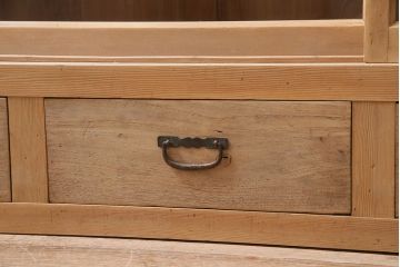 アンティーク家具　大正昭和初期　ストリップド(剥離)　ヒノキ材　素朴な味わいが魅力の重ねガラス戸棚(キャビネット、収納棚、食器棚)(R-046835)