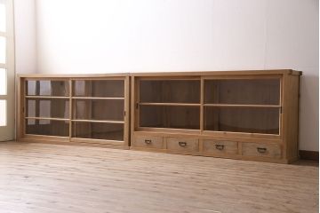 アンティーク家具　大正昭和初期　ストリップド(剥離)　ヒノキ材　素朴な味わいが魅力の重ねガラス戸棚(キャビネット、収納棚、食器棚)(R-046835)