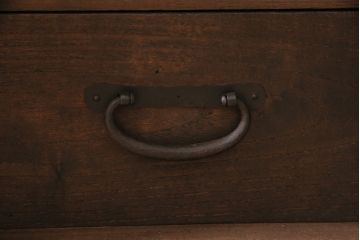 アンティーク家具　明治大正期　総桐材　立派な金具が目を引く味のある重ね箪笥(衣装箪笥、引き出し、チェスト)(R-046836)