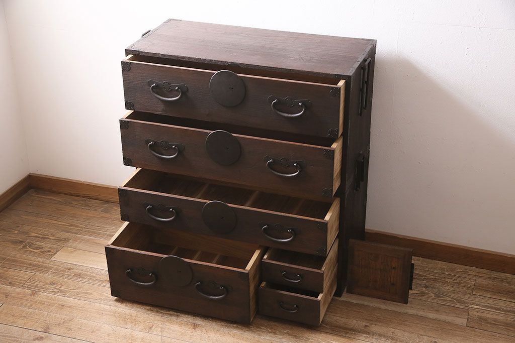 アンティーク家具　明治大正期　総桐材　立派な金具が目を引く味のある重ね箪笥(衣装箪笥、引き出し、チェスト)(R-046836)