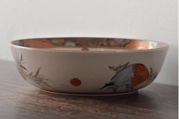 九谷焼　色絵皿　橋田画　水辺に人物　風景(深皿、深鉢)(R-046862)