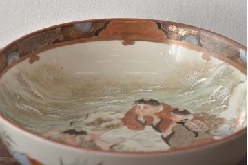 九谷焼　色絵皿　橋田画　水辺に人物　風景(深皿、深鉢)(R-046862)