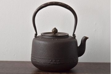 古い鉄瓶　銅蓋　銀象嵌取っ手　松と梅(茶道具)(R-046870)