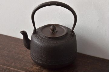 古い鉄瓶　銅蓋　銀象嵌取っ手　松と梅(茶道具)(R-046870)