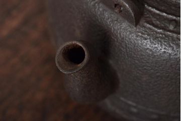 古い鉄瓶　銅蓋　銀象嵌取っ手　松と梅(茶道具)(R-046870)
