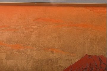 宮越鳳鳴作　赤富士　加賀金箔七宝工芸彫(R-046872)