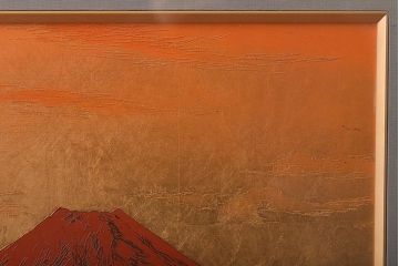 宮越鳳鳴作　赤富士　加賀金箔七宝工芸彫(R-046872)