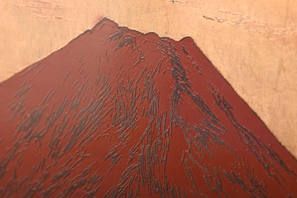 宮越鳳鳴作　赤富士 加賀金箔七宝工芸彫　元箱付き 宮越鳳鳴作赤富士 加賀金箔七宝工芸彫元箱付き