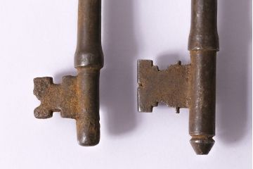 アンティーク雑貨　イギリスアンティーク　シャビーな質感がお洒落なキー4本セット(鍵、カギ)(R-046877)