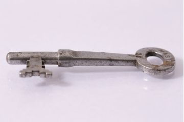 アンティーク雑貨　イギリスアンティーク　シャビーな質感がお洒落なキー4本セット(鍵、カギ)(R-046877)