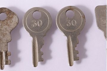アンティーク雑貨　イギリスアンティーク　デザイン色々!小さなサイズのキー19本セット(鍵、カギ)(R-046879)