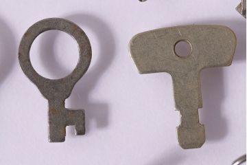 アンティーク雑貨　イギリスアンティーク　デザイン色々!小さなサイズのキー19本セット(鍵、カギ)(R-046879)
