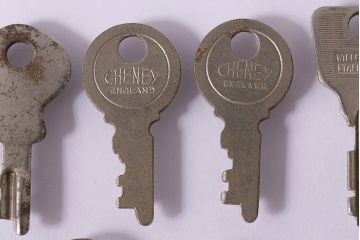 アンティーク雑貨　イギリスアンティーク　デザイン色々!小さなサイズのキー19本セット(鍵、カギ)(R-046879)