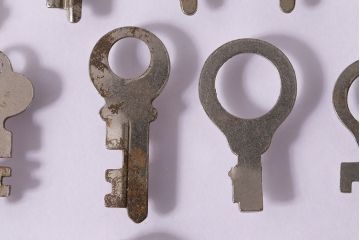 アンティーク雑貨　イギリスアンティーク　デザイン色々!小さなサイズのキー19本セット(鍵、カギ)(R-046879)