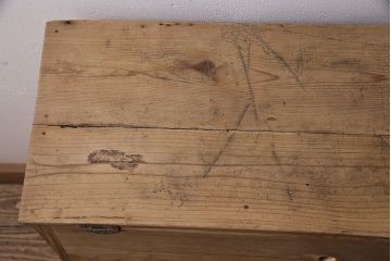 アンティーク家具　昭和初期　ストリップド(剥離)　ヒノキ材　パタパタ扉が使いやすい!レトロな下駄箱(収納棚、戸棚)(R-046885)