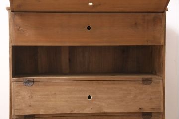 アンティーク家具　昭和初期　ストリップド(剥離)　ヒノキ材　パタパタ扉が使いやすい!レトロな下駄箱(収納棚、戸棚)(R-046885)