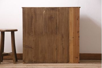 アンティーク家具　昭和初期　ストリップド(剥離)　ヒノキ材　パタパタ扉が使いやすい!レトロな下駄箱(収納棚、戸棚)(R-046885)