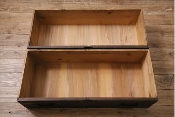 アンティーク家具　明治大正期　リメイク　前面桐材　鉄脚付き　渋い風合いが魅力の時代箪笥ローボード(引き出し、チェスト、テレビ台)(R-046890)