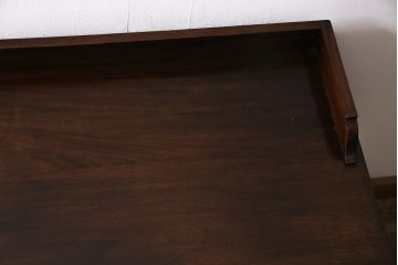 アンティーク家具　イギリスアンティーク　Lloyd's Antiques(ロイズ・アンティークス)　ウォールナット材　猫脚がお洒落なエレガントな佇まいのサイドボード(チェスト)(R-046896)