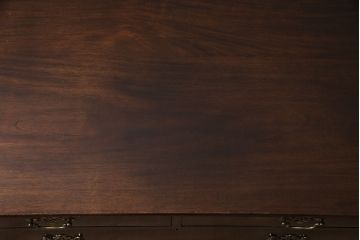 アンティーク家具　イギリスアンティーク　Lloyd's Antiques(ロイズ・アンティークス)　ウォールナット材　猫脚がお洒落なエレガントな佇まいのサイドボード(チェスト)(R-046896)