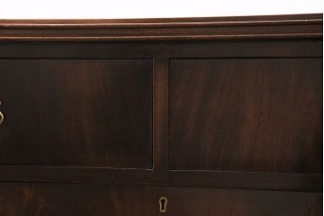 アンティーク家具　イギリスアンティーク　Lloyd's Antiques(ロイズ・アンティークス)　ウォールナット材　猫脚がお洒落なエレガントな佇まいのサイドボード(チェスト)(R-046896)