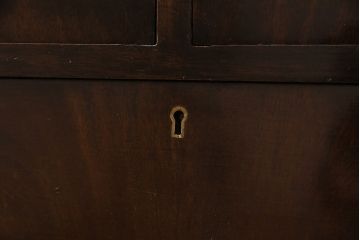 アンティーク家具　イギリスアンティーク　Lloyd's Antiques(ロイズ・アンティークス)　ウォールナット材　猫脚がお洒落なエレガントな佇まいのサイドボード(チェスト)(R-046896)