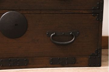 アンティーク家具　大正期　前面桐材　渋い味わいが魅力的な時代箪笥ローボード(チェスト、引き出し、テレビ台)(R-046898)