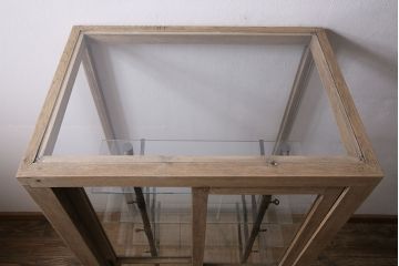 アンティーク家具　昭和中期　ストリップド(剥離)　ナラ材　コレクションのディスプレイにおすすめなガラスケース(飾り棚、ショーケース、陳列棚、キャビネット)(R-046901)
