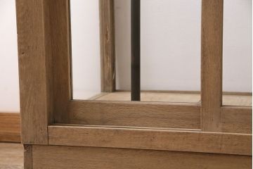 アンティーク家具　昭和中期　ストリップド(剥離)　ナラ材　コレクションのディスプレイにおすすめなガラスケース(飾り棚、ショーケース、陳列棚、キャビネット)(R-046901)