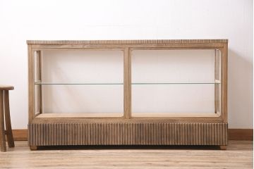 アンティーク家具　大正期　ストリップド(剥離)　ナラ材　彫りが目を引く素朴な木味のガラスケース(ショーケース、陳列棚)(R-046902)