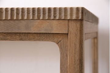 アンティーク家具　大正期　ストリップド(剥離)　ナラ材　彫りが目を引く素朴な木味のガラスケース(ショーケース、陳列棚)(R-046902)
