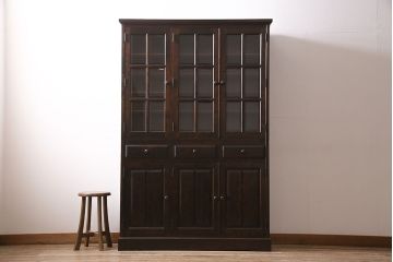 中古　北海道民芸家具　HM165K　高級感漂う上品な佇まいの食器棚(カップボード、キャビネット)(定価約43万円)(R-046905)