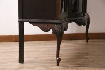 アンティーク家具　イギリスアンティーク　マホガニー材　優美なフォルムと彫刻が目を引くサイドボード(収納棚、飾り棚、キャビネット)(R-046906)