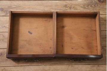 アンティーク家具　イギリスアンティーク　マホガニー材　優美なフォルムと彫刻が目を引くサイドボード(収納棚、飾り棚、キャビネット)(R-046906)