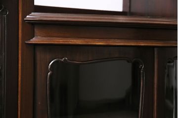 アンティーク家具　イギリスアンティーク　マホガニー材　優美なフォルムと彫刻が目を引くサイドボード(収納棚、飾り棚、キャビネット)(R-046906)