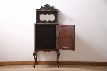 フランスアンティーク　マホガニー材　ミラー付き　上手物!凝った彫刻が魅力のパーラーキャビネット(ミラーバックサイドボード、サイドキャビネット、収納棚)(R-046908)
