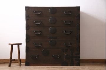 アンティーク家具　明治大正期　総桐材　五丁引き　丸金具がアクセントの上手物の重ね箪笥(衣装箪笥、引き出し)(R-046909)