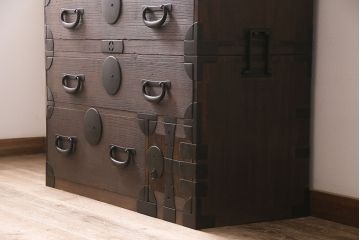 アンティーク家具　明治大正期　総桐材　五丁引き　丸金具がアクセントの上手物の重ね箪笥(衣装箪笥、引き出し)(R-046909)