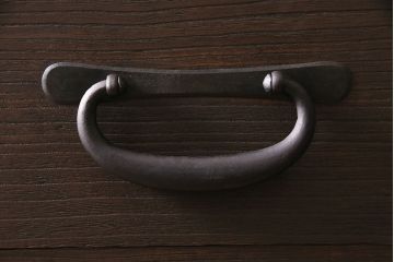 アンティーク家具　明治大正期　総桐材　五丁引き　丸金具がアクセントの上手物の重ね箪笥(衣装箪笥、引き出し)(R-046909)