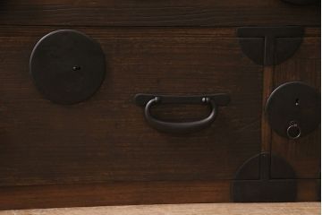 アンティーク家具　明治大正期　総桐材　五丁引き　丸金具がアクセントの上手物の重ね箪笥(衣装箪笥、引き出し)(R-046909)