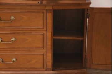 中古　DREXEL HERITAGE(ドレクセルヘリテイジ)　Triune(トライユン)　凛とした佇まいの食器棚(定価約90万円)(カップボード、キャビネット)(R-046911)