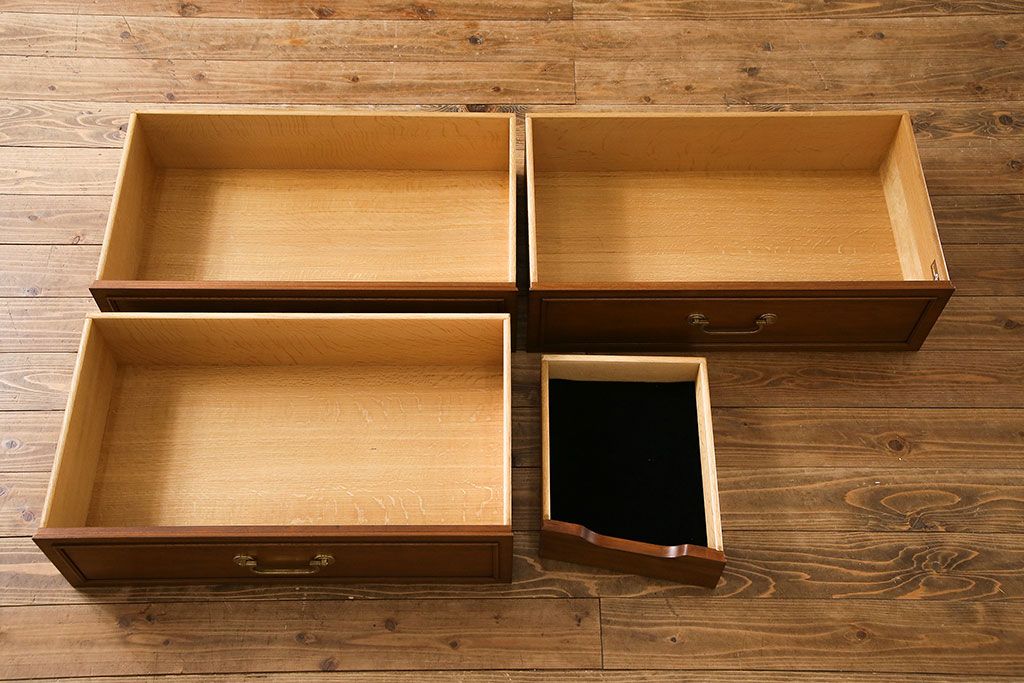 中古　DREXEL HERITAGE(ドレクセルヘリテイジ)　Triune(トライユン)　凛とした佇まいの食器棚(定価約90万円)(カップボード、キャビネット)(R-046911)