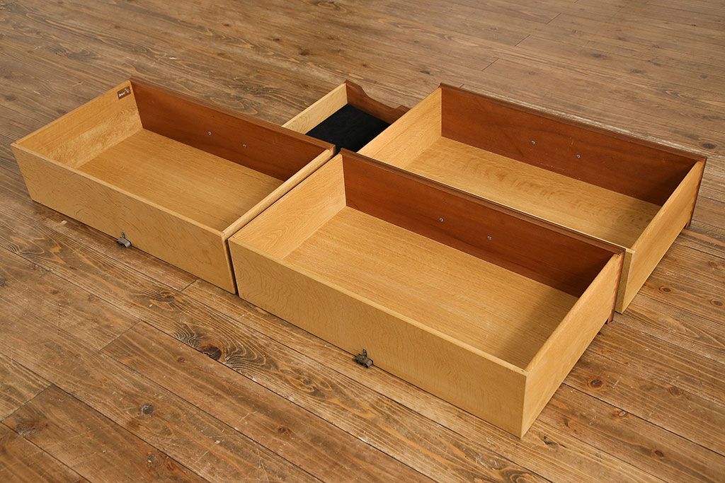 中古　DREXEL HERITAGE(ドレクセルヘリテイジ)　Triune(トライユン)　凛とした佇まいの食器棚(定価約90万円)(カップボード、キャビネット)(R-046911)