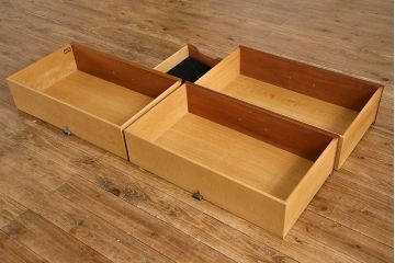 中古　DREXEL HERITAGE(ドレクセルヘリテイジ)　Triune(トライユン)　凛とした佇まいの食器棚(定価約90万円)(カップボード、キャビネット)(R-046911)