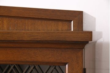 中古　DREXEL HERITAGE(ドレクセルヘリテイジ)　Triune(トライユン)　凛とした佇まいの食器棚(定価約90万円)(カップボード、キャビネット)(R-046911)