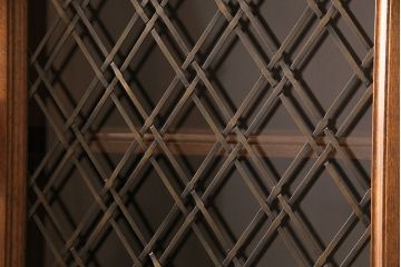 中古　DREXEL HERITAGE(ドレクセルヘリテイジ)　Triune(トライユン)　凛とした佇まいの食器棚(定価約90万円)(カップボード、キャビネット)(R-046911)