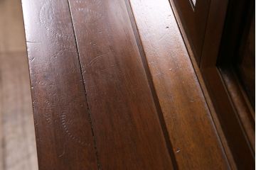 中古　DREXEL HERITAGE(ドレクセルヘリテイジ)　Triune(トライユン)　凛とした佇まいの食器棚(定価約90万円)(カップボード、キャビネット)(R-046911)