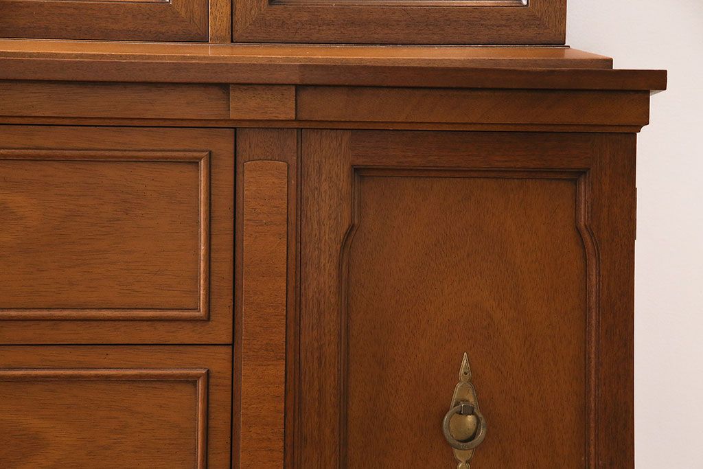 中古　DREXEL HERITAGE(ドレクセルヘリテイジ)　Triune(トライユン)　凛とした佇まいの食器棚(定価約90万円)(カップボード、キャビネット)(R-046911)