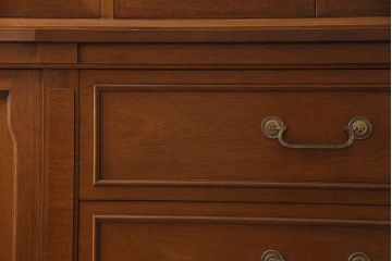 中古　DREXEL HERITAGE(ドレクセルヘリテイジ)　Triune(トライユン)　凛とした佇まいの食器棚(定価約90万円)(カップボード、キャビネット)(R-046911)