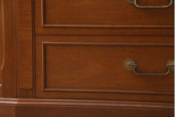 中古　DREXEL HERITAGE(ドレクセルヘリテイジ)　Triune(トライユン)　凛とした佇まいの食器棚(定価約90万円)(カップボード、キャビネット)(R-046911)